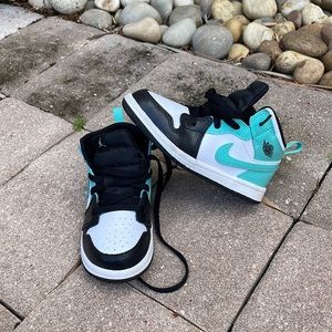 9c Jordan’s black/teal/white worn once NO BOX
